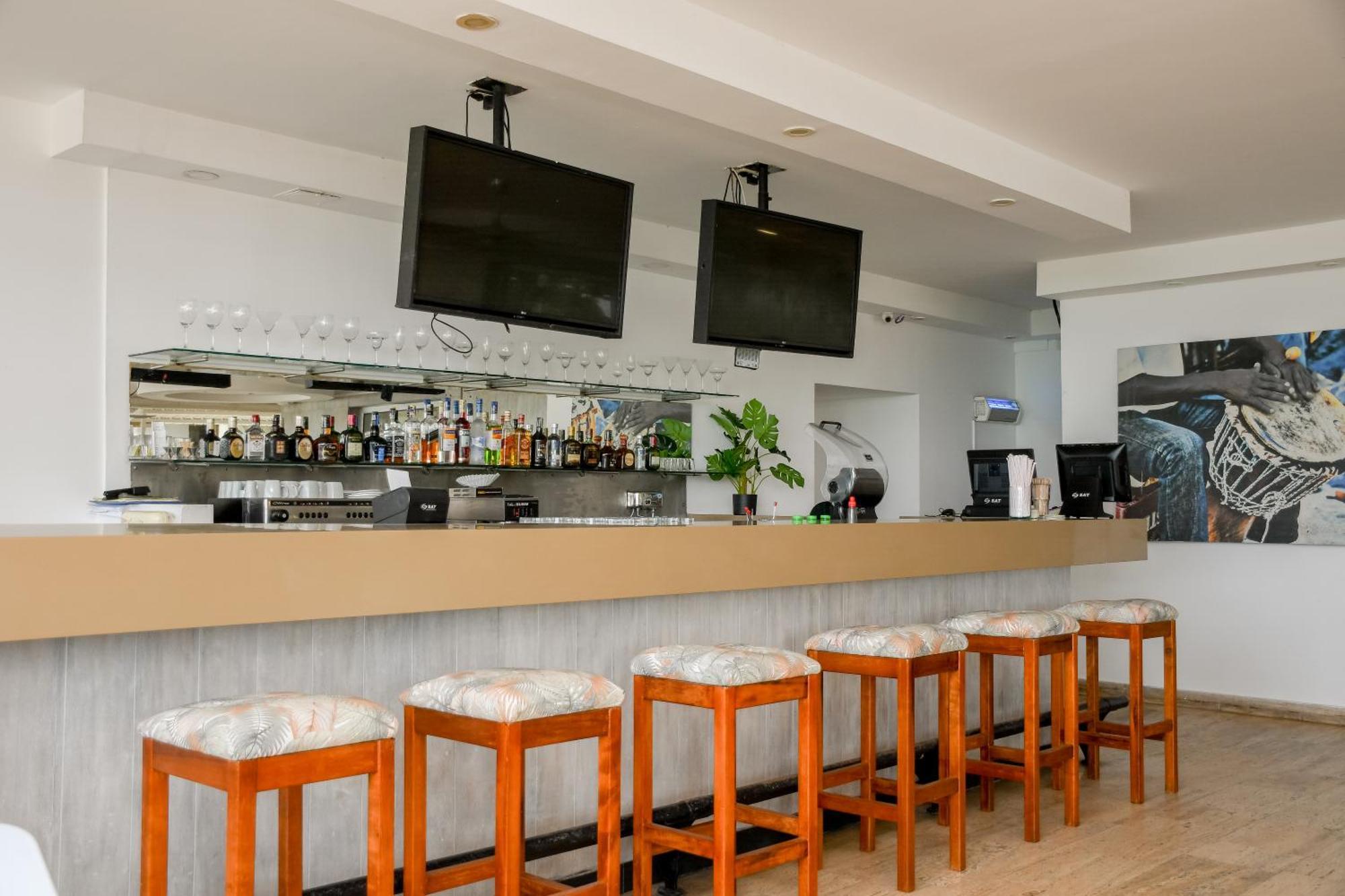 Hotel Capilla Del Mar Картахена Экстерьер фото A bar in a hotel