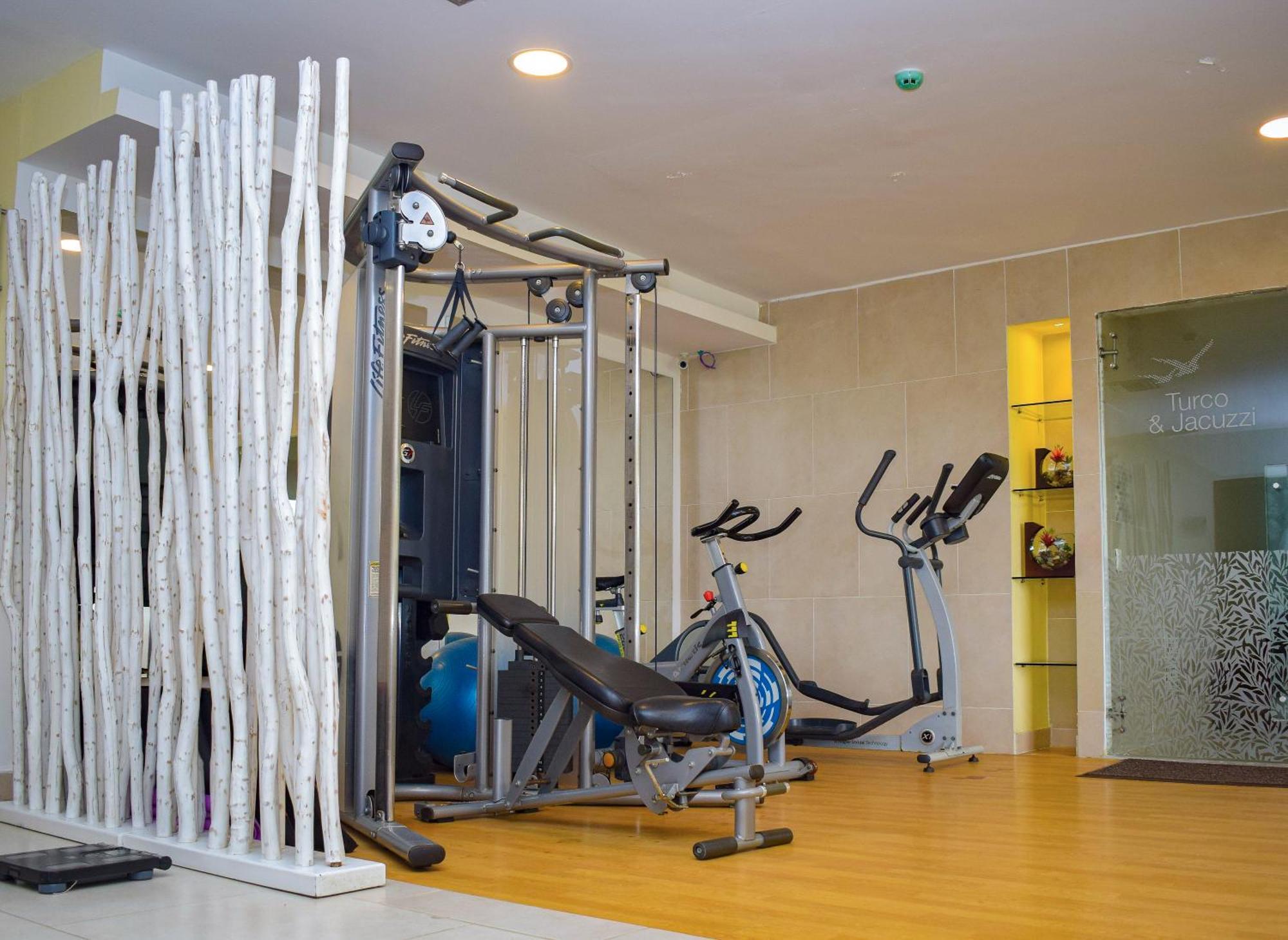 Hotel Capilla Del Mar Картахена Экстерьер фото The gym at the hotel