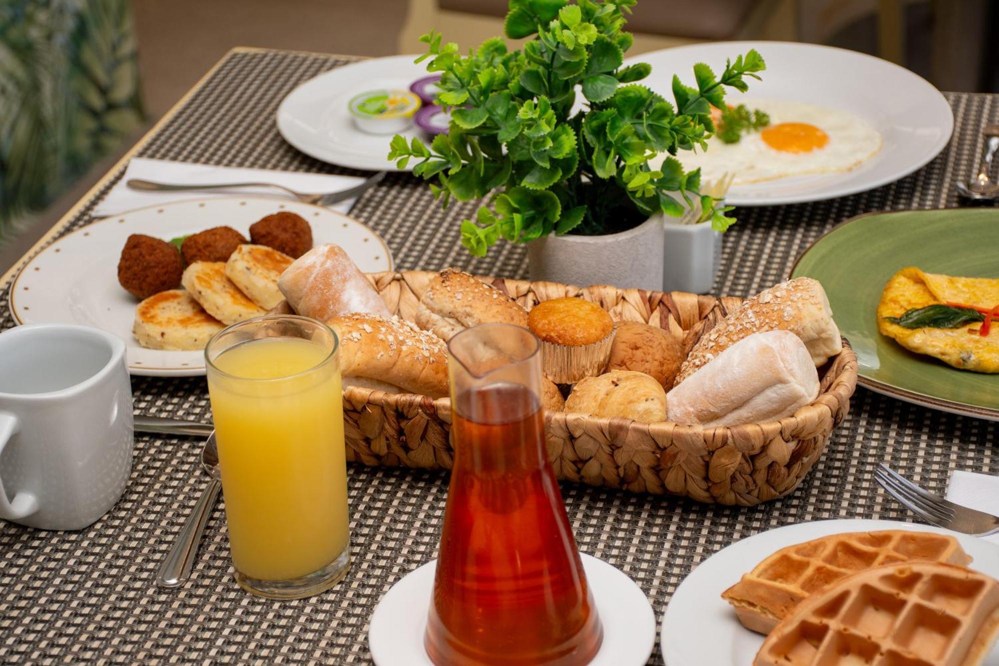 Hotel Capilla Del Mar Картахена Экстерьер фото A breakfast at a hotel